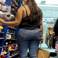 Chunky candid Latina babe in tight jeans Maliropen - Puta creep - 0093ed568be5-d737-4d7_0093.jpg