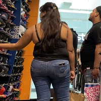 Chunky candid Latina babe in tight jeans Maliropen - Puta creep - 0092ed551423-0cd8-418_0092.jpg