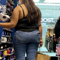 Chunky candid Latina babe in tight jeans Maliropen - Puta creep - 0091e9d45aa5-ddbb-4e9_0091.jpg