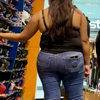 Chunky candid Latina babe in tight jeans Maliropen - Puta creep - 0041912d4f8b-722f-49d_0041.jpg