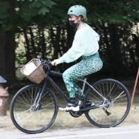 Jennifer Lopez candid out for her daily bike ride in the Hamptons 10.jpg