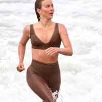 Julianne Hough wet in sports bra and leggings at Venice Beach with hard nipples 05.jpg
