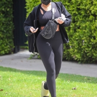 Lori Harvey candid looking sexy in leggings and a sports bra after pilates 03.jpg