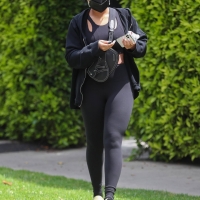 Lori Harvey candid looking sexy in leggings and a sports bra after pilates 02.jpg
