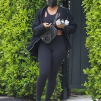 Lori Harvey candid looking sexy in leggings and a sports bra after pilates 08.jpg