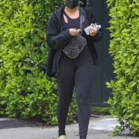Lori Harvey candid looking sexy in leggings and a sports bra after pilates 10.jpg