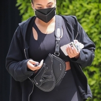 Lori Harvey candid looking sexy in leggings and a sports bra after pilates 09.jpg