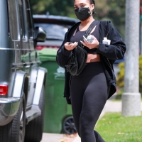 Lori Harvey candid looking sexy in leggings and a sports bra after pilates 14.jpg