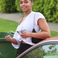 Lori Harvey candid looking sexy in leggings and a sports bra after pilates 03.jpg