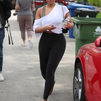 Lori Harvey candid looking sexy in leggings and a sports bra after pilates 13.jpg
