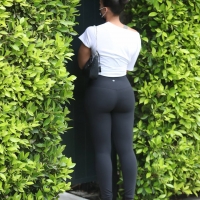 Lori Harvey candid looking sexy in leggings and a sports bra after pilates 23.jpg