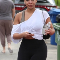 Lori Harvey candid looking sexy in leggings and a sports bra after pilates 22.jpg