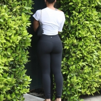 Lori Harvey candid looking sexy in leggings and a sports bra after pilates 18.jpg