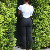 Lori Harvey candid looking sexy in leggings and a sports bra after pilates 25.jpg