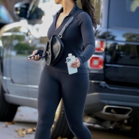 Lori Harvey candid looking sexy in leggings and a sports bra after pilates 07.jpg
