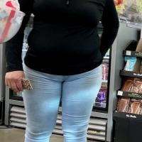 Thick candid girl in jeans with a fupa Maliropen - Puta creep - 002441c21dd2-0978-451_0024.jpg