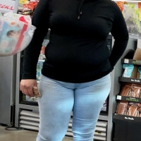 Thick candid girl in jeans with a fupa Maliropen - Puta creep - 0034330efd67-8445-433_0034.jpg