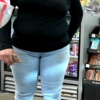 Thick candid girl in jeans with a fupa Maliropen - Puta creep - 0098f86027b5-1387-467_0098.jpg