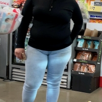 Thick candid girl in jeans with a fupa Maliropen - Puta creep - 00488439eff5-0d0d-4d8_0048.jpg