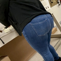 Fat booty candid babe in tight jeans Maliropen - Puta creep - 0068c76df0e2-46ff-4cb_0068.jpg