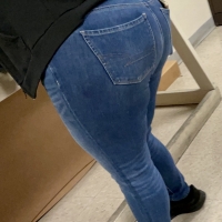 Fat booty candid babe in tight jeans Maliropen - Puta creep - 0096ff203929-7688-48a_0096.jpg