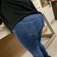 Fat booty candid babe in tight jeans Maliropen - Puta creep - 00165b3f3eda-36d6-4d5_0016.jpg