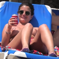 Cute candid topless brunette babe at the beach with great boobs boobs-and-sunbeds-31-121.jpg