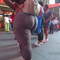 Monster booty candid ebony babe in grey sweats C&G374.mp4-2021-08-20-13h25m43s128.jpg