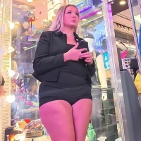 Thick blondie