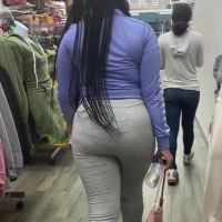 Candid ebony babe with a big booty in grey leggings shopping 2020-11-04 15.25.16.mov-2024-08-21-16h41m55s344.jpg
