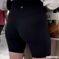 Sexy candid girls in shorts B988876B-F6E7-47AB-BBB8-27E7702B13C9-728x658.jpeg