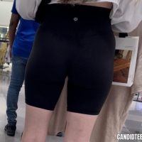 Sexy candid girls in shorts 384A3A77-8A56-4E54-BD3B-37ABDD66B375-728x575.jpeg