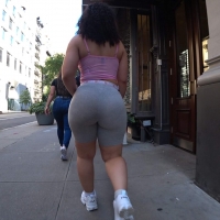 Sexy candid girls in shorts NYCandids-461-2.Movie_Snapshot.jpg