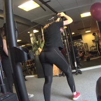 2 hot gym babes