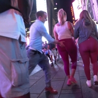 Big booty blonde in pink leggings