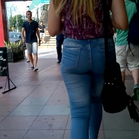 Latina booty in jeans