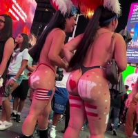 Couple of hot candid NYC Desnudas girls with sexy body painted bodies New York Scenery 👀.mp4-2024-08-29-09h45m21s497.jpg