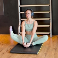 Hot candid gym girl with a great ass in green leggings capped stretching for over 12 minutes 1_4927374730387785659.mp4-2026-08-30-11h53m02s240.jpg