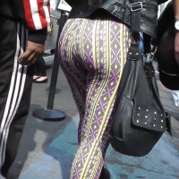 Purple patterned leggings booty