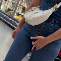 Wide hips in denim