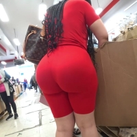 Red bubble Latina