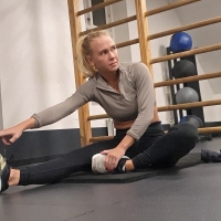 Blonde gym babe