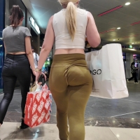 Sexy blonde in green (Wileeout)