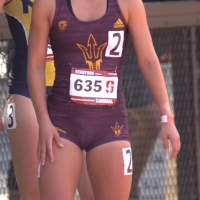 Sexy track babe