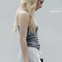 Emma-Roberts-in-Shorts-on-Scream-Queens--01.jpg