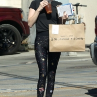 Emma-Roberts-out-for-lunch-in-West-Hollywood--07.jpg