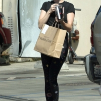 Emma-Roberts-out-for-lunch-in-West-Hollywood--04.jpg