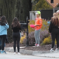 JoJo Siwa greets her fans outside her home 04.jpg