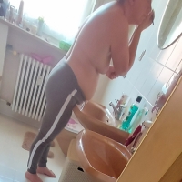 Chunky topless girlfriend candids in the bathroom kogel83 - Gf spy - 000220210716-143020.jpg