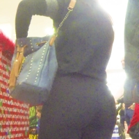 Candid sexy big booty Latina milf in black leggings Milf cavala demais.mp4-2022-09-16-12h50m06s661.jpg